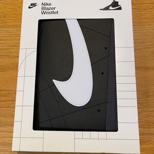 NIKE BLAZER WRISTLET